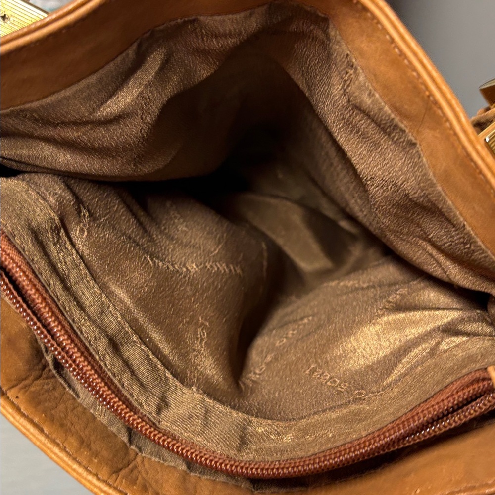 Nino BOSSI Brown Leather Shoulder Bag with Gold Hardware - Picture 11 of 15